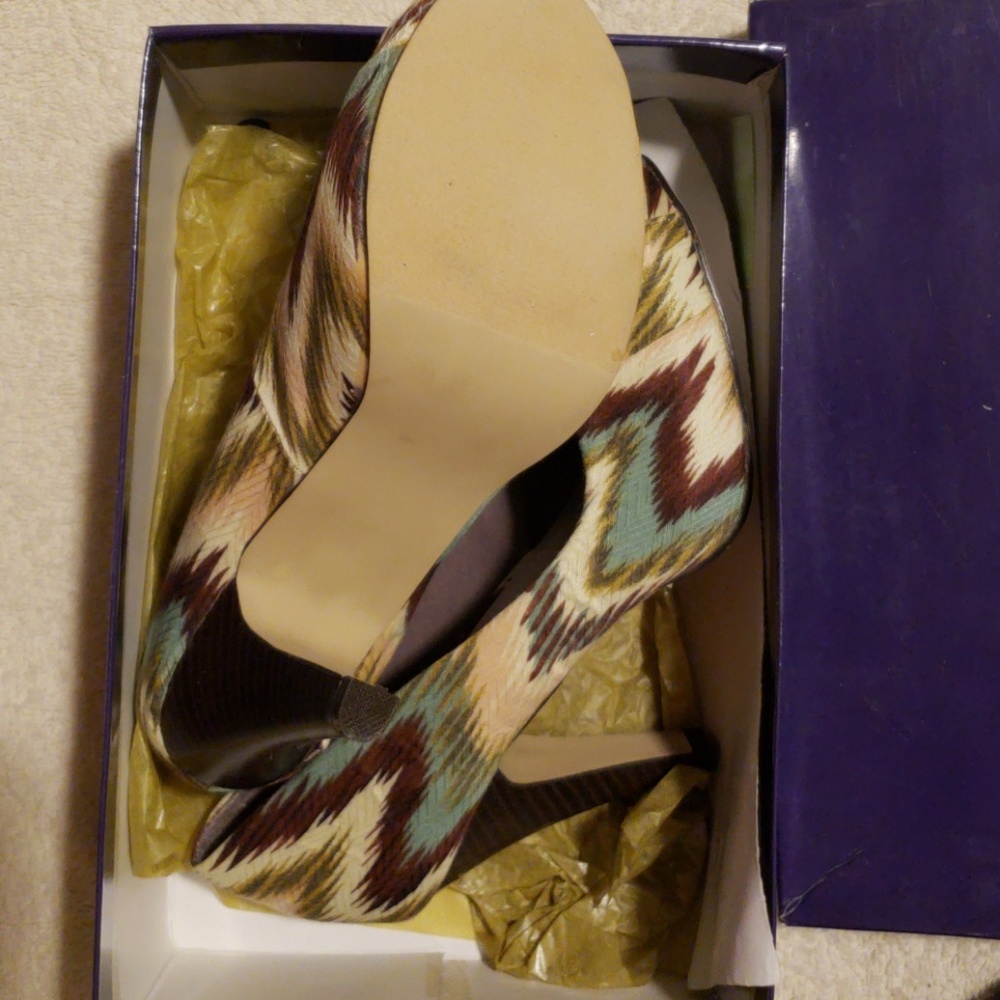 Heels - Picture 3 of 3